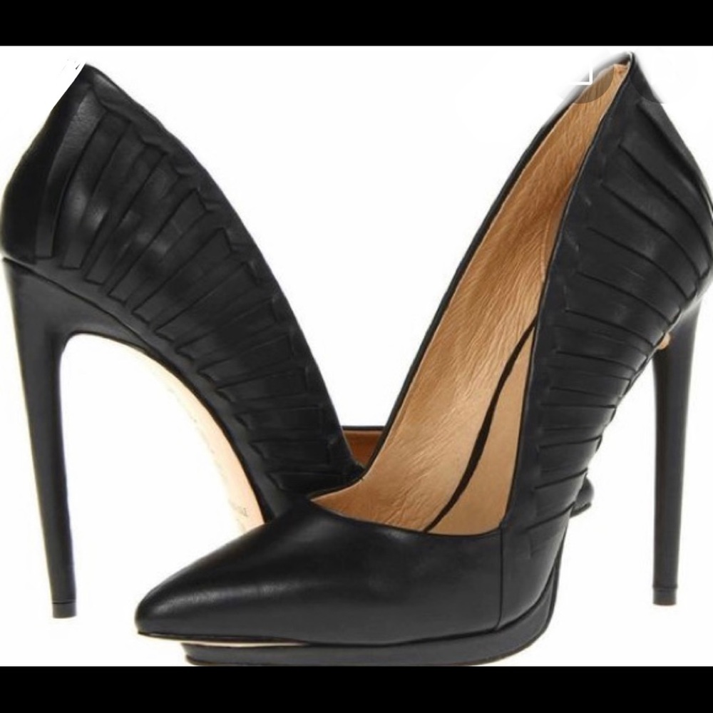 L.A.M.B Nydia Shoe Black Pump